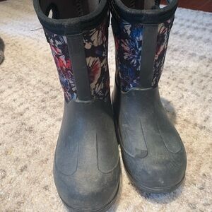 Bogs Neoclassic 100% WaterProof Boot. Size 13. Flower Print.